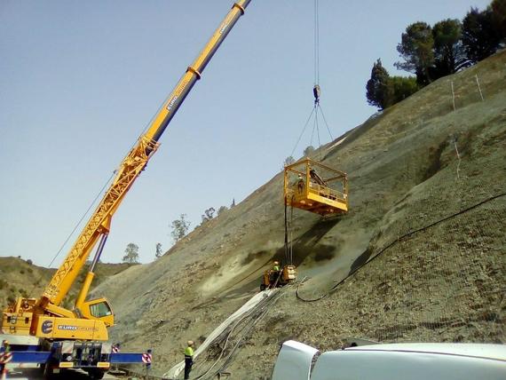 Vista de los trabajos de estabilización de ladera